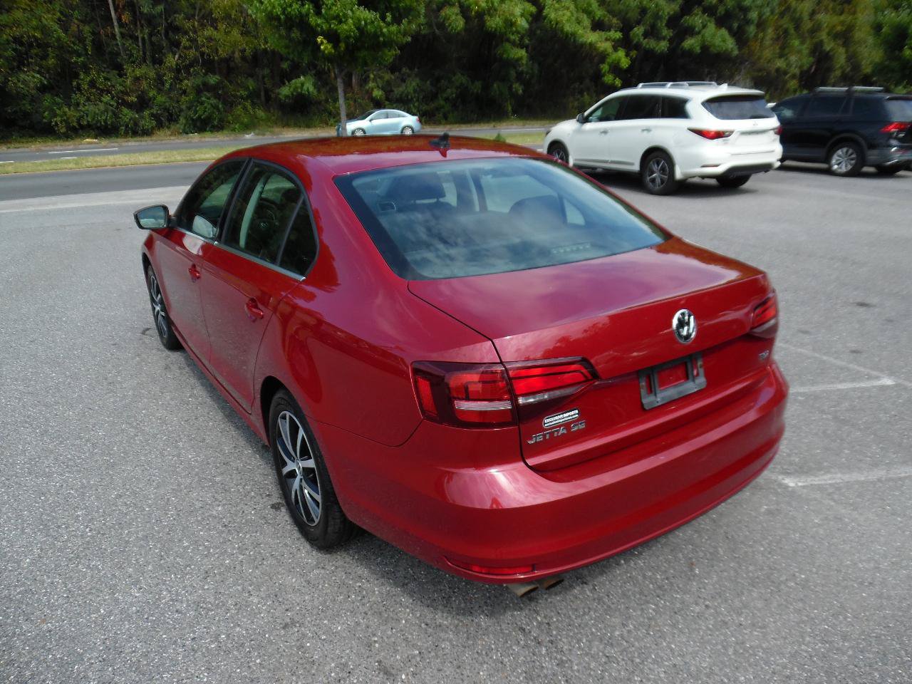 Used 2017 Volkswagen Jetta SE FWD image 3