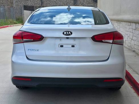 Used 2017 Kia Forte LX w/ LX Popular Package FWD image 4
