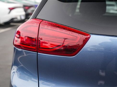 Certified 2022 Kia Niro EX Premium image 9