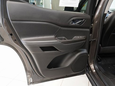 Used 2020 GMC Acadia SLT w/ Driver Alert Package II image 25