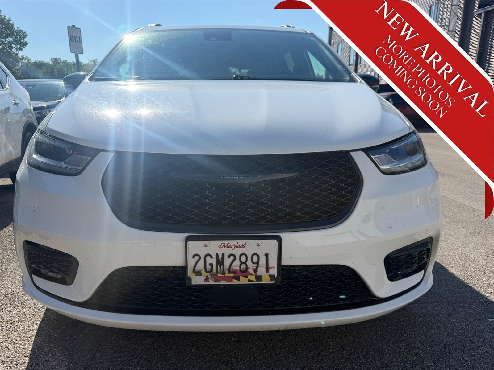 Used 2025 Chrysler Pacifica Limited FWD image 2