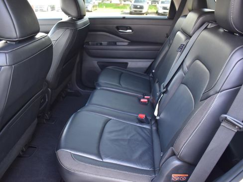 Used 2024 Nissan Pathfinder SL FWD image 51