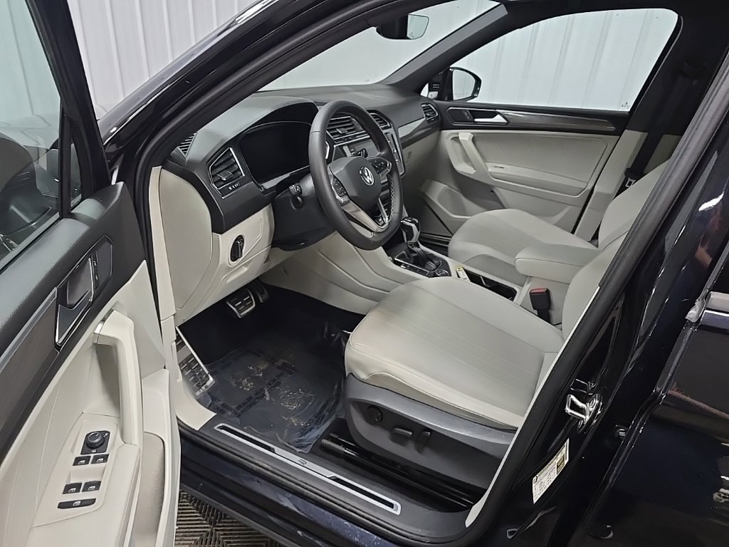 Used 2023 Volkswagen Tiguan SE R-Line AWD/4WD image 29