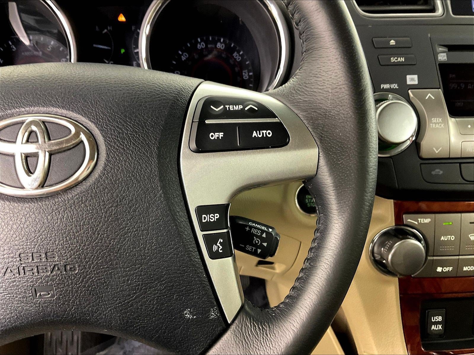 Used 2012 Toyota Highlander Limited w/ Tow Pkg AWD/4WD image 12