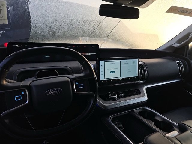Used 2025 Ford Expedition Platinum w/ Driver's Package AWD/4WD image 13