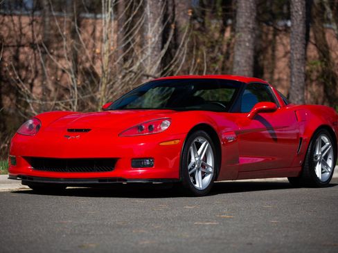 Used 2007 Chevrolet Corvette Z06 w/ Preferred Equipment Group RWD image 4