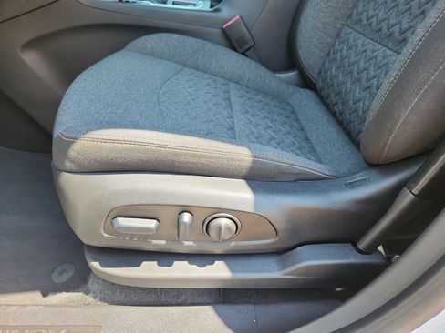 Used 2024 Chevrolet Equinox LT AWD/4WD image 9