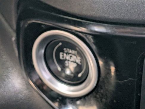 Used 2022 GMC Sierra 1500 SLT w/ SLT Premium Plus Package image 32