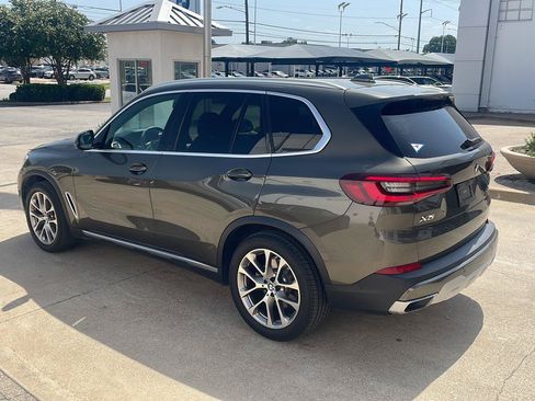Used 2021 BMW X5 xDrive40i w/ Premium Package 2 AWD/4WD image 4
