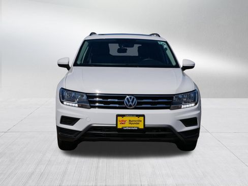 Used 2021 Volkswagen Tiguan SE w/ Panoramic Sunroof Package image 2