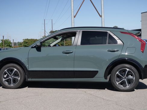 Used 2023 Kia Niro FWD image 2