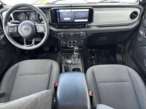 Used 2024 Jeep Wrangler Unlimited w/ Convenience Group AWD/4WD image 10