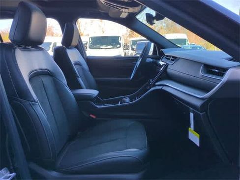 New 2025 Jeep Grand Cherokee L Altitude image 23