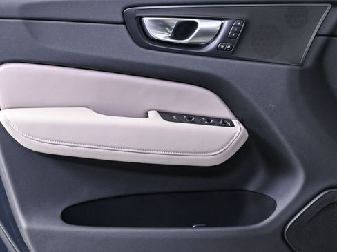 Certified 2026 Volvo XC60 B5 Core image 8