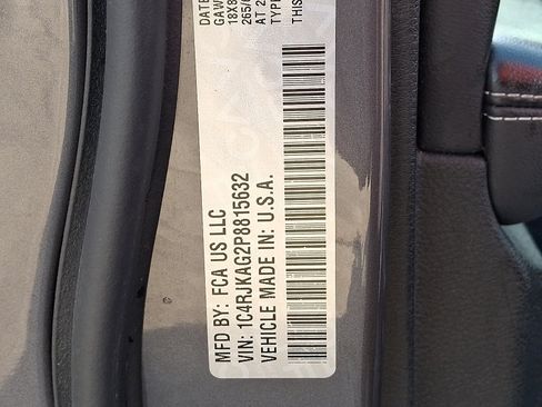 Used 2023 Jeep Grand Cherokee L Laredo image 26