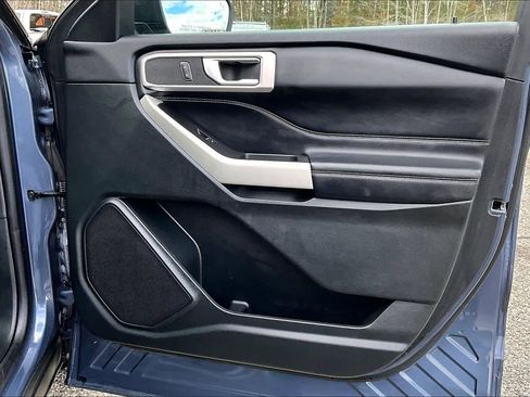Used 2021 Ford Explorer XLT w/ Equipment Group 202A AWD/4WD image 23