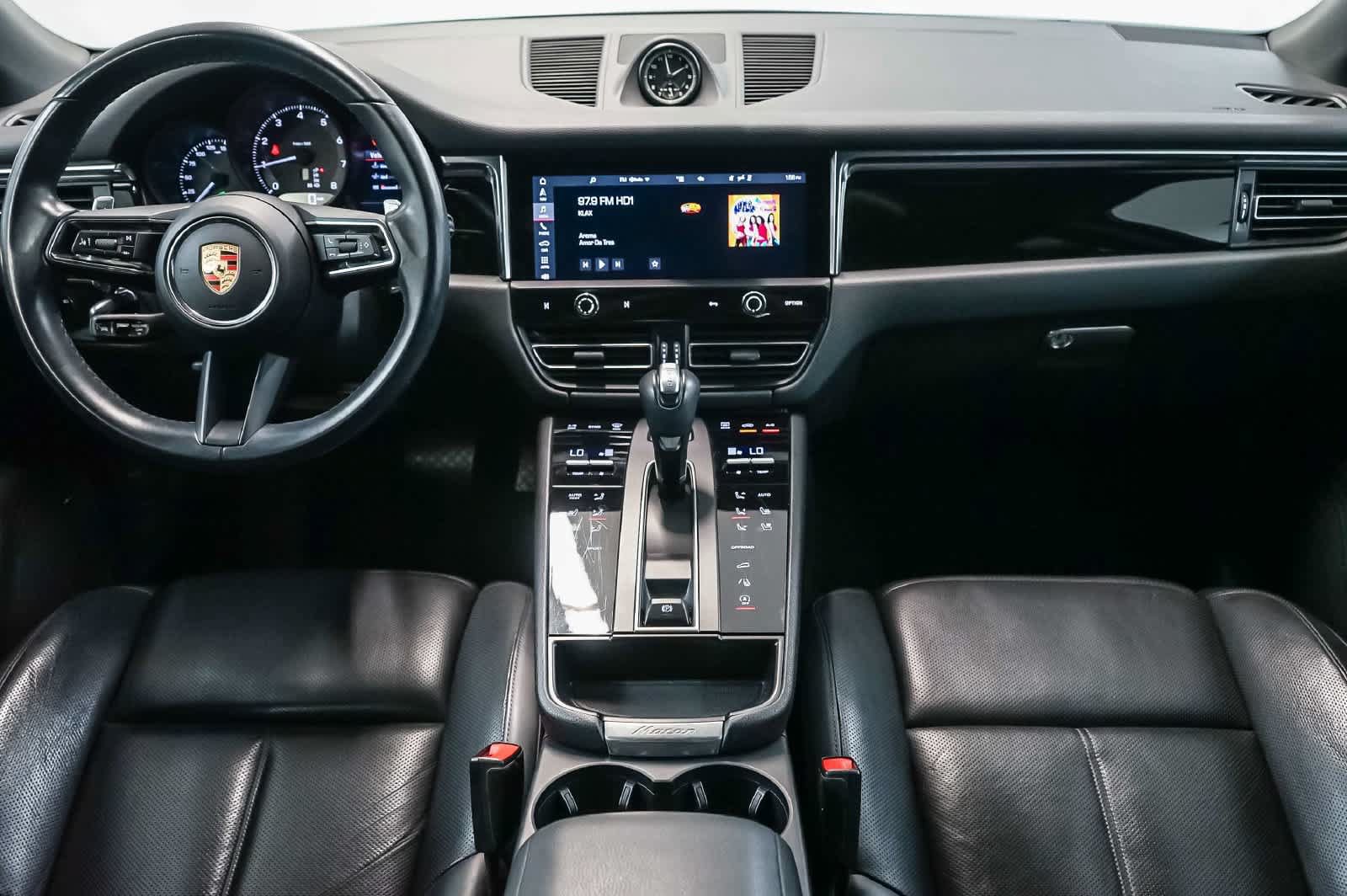 Certified 2024 Porsche Macan AWD/4WD image 18