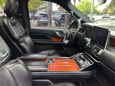 Used 2019 Lincoln Navigator Select RWD image 9