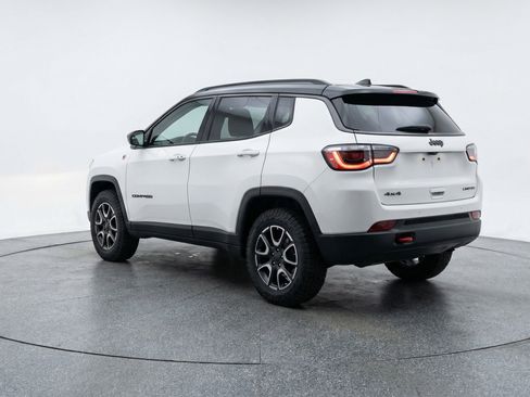 Used 2025 Jeep Compass Trailhawk image 6
