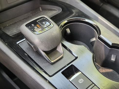 Used 2023 Nissan Rogue SV FWD image 19