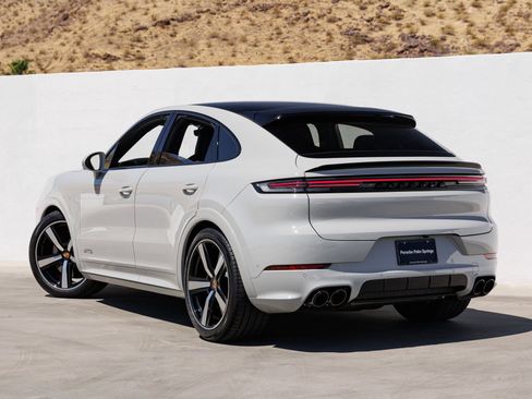 Certified 2026 Porsche Cayenne GTS AWD/4WD image 3