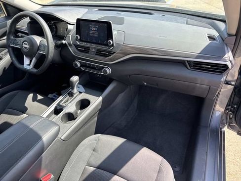 Used 2025 Nissan Altima 2.5 SV image 19