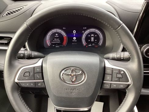Used 2025 Toyota Highlander XSE AWD/4WD image 30