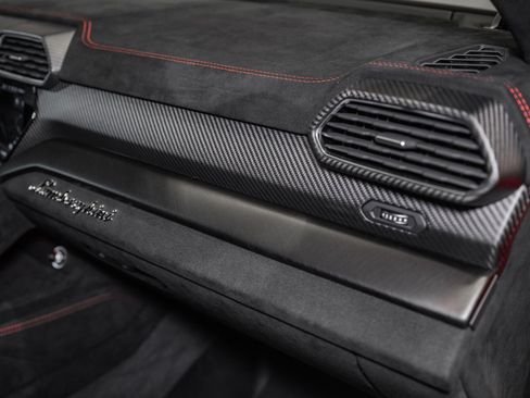 Used 2024 Lamborghini Urus Performante AWD/4WD image 51