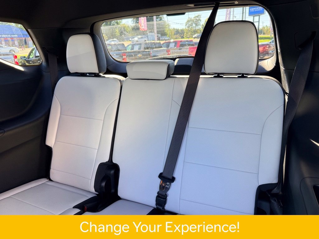 Used 2025 Chevrolet Traverse High Country FWD image 21