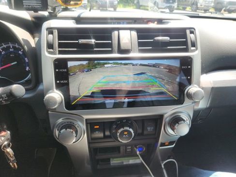 Used 2018 Toyota 4Runner SR5 AWD/4WD image 16
