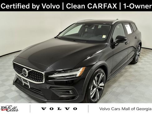 Certified 2025 Volvo V60 B5 Cross Country Plus image 1