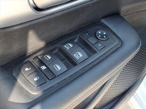 Used 2023 Chrysler Pacifica Touring-L w/ S Appearance Package image 16