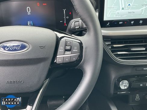 Used 2025 Ford Escape SE image 40