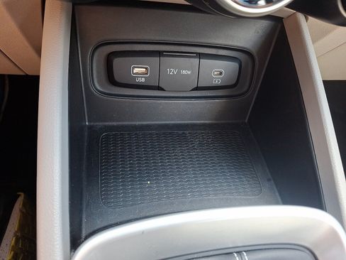 Used 2025 Hyundai Venue SEL FWD image 25