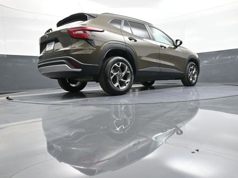 Used 2024 Chevrolet Trax LT w/ Driver Confidence Package image 28