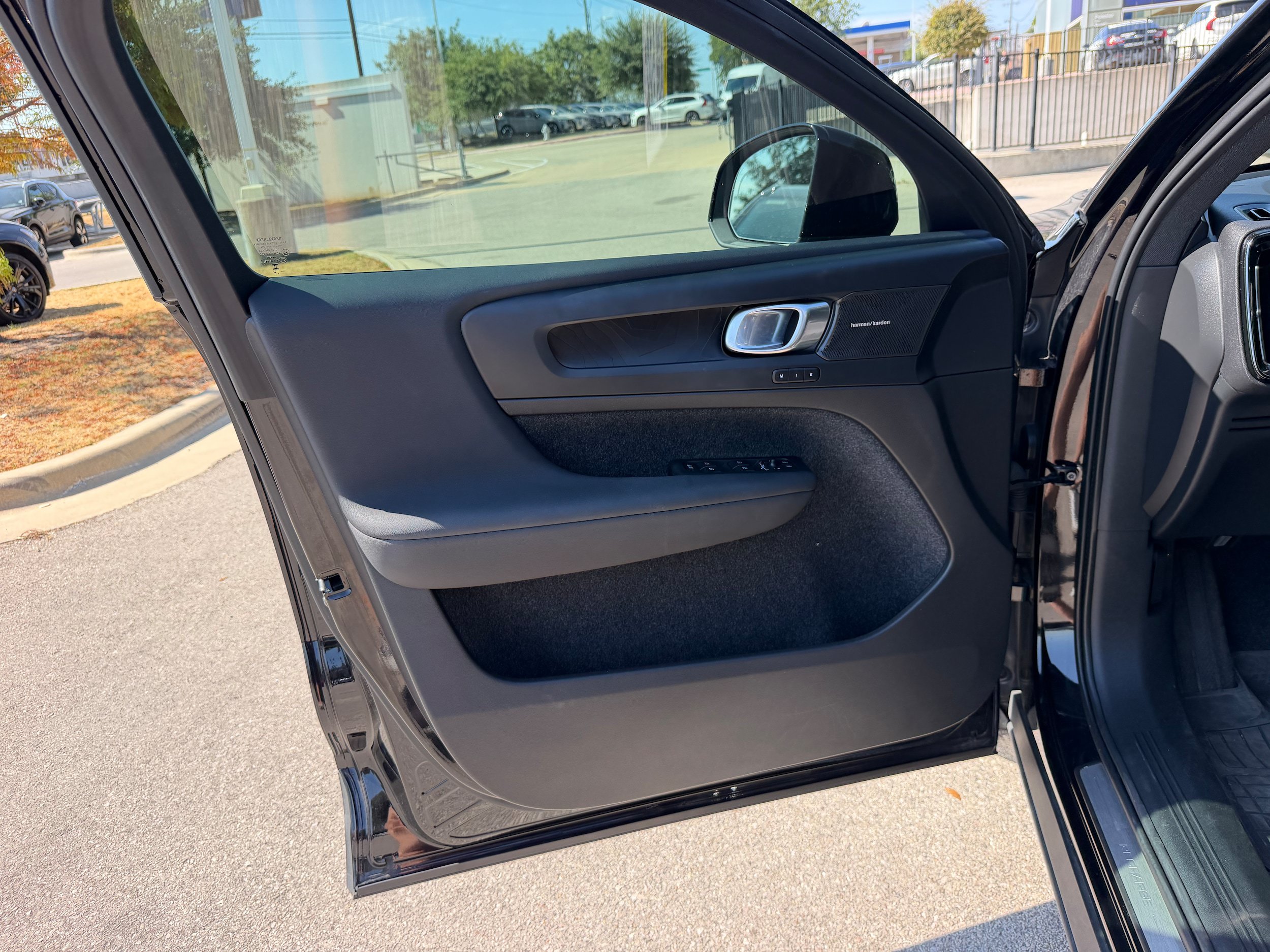 Certified 2023 Volvo C40 P8 Recharge Ultimate w/ Protection Package Premier AWD/4WD image 23