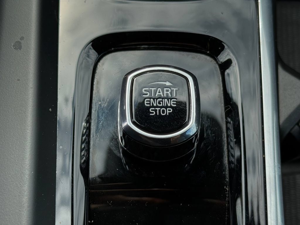 Used 2024 Volvo S60 B5 Plus FWD image 33