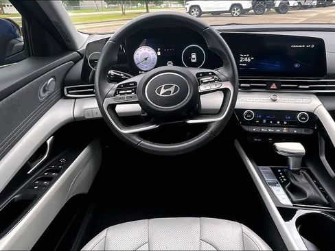 Used 2025 Hyundai Elantra Limited FWD image 5