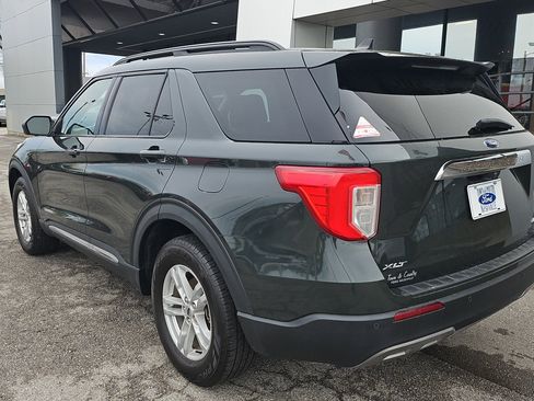 Used 2022 Ford Explorer XLT w/ Equipment Group 202A image 3