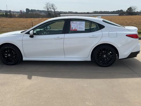 Used 2025 Toyota Camry SE FWD image 6
