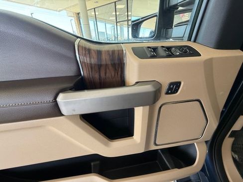 Used 2018 Ford F150 Lariat w/ Equipment Group 502A Luxury image 11