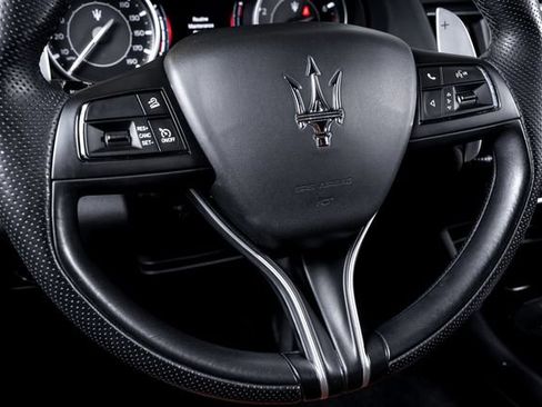 Used 2021 Maserati Levante AWD/4WD image 32