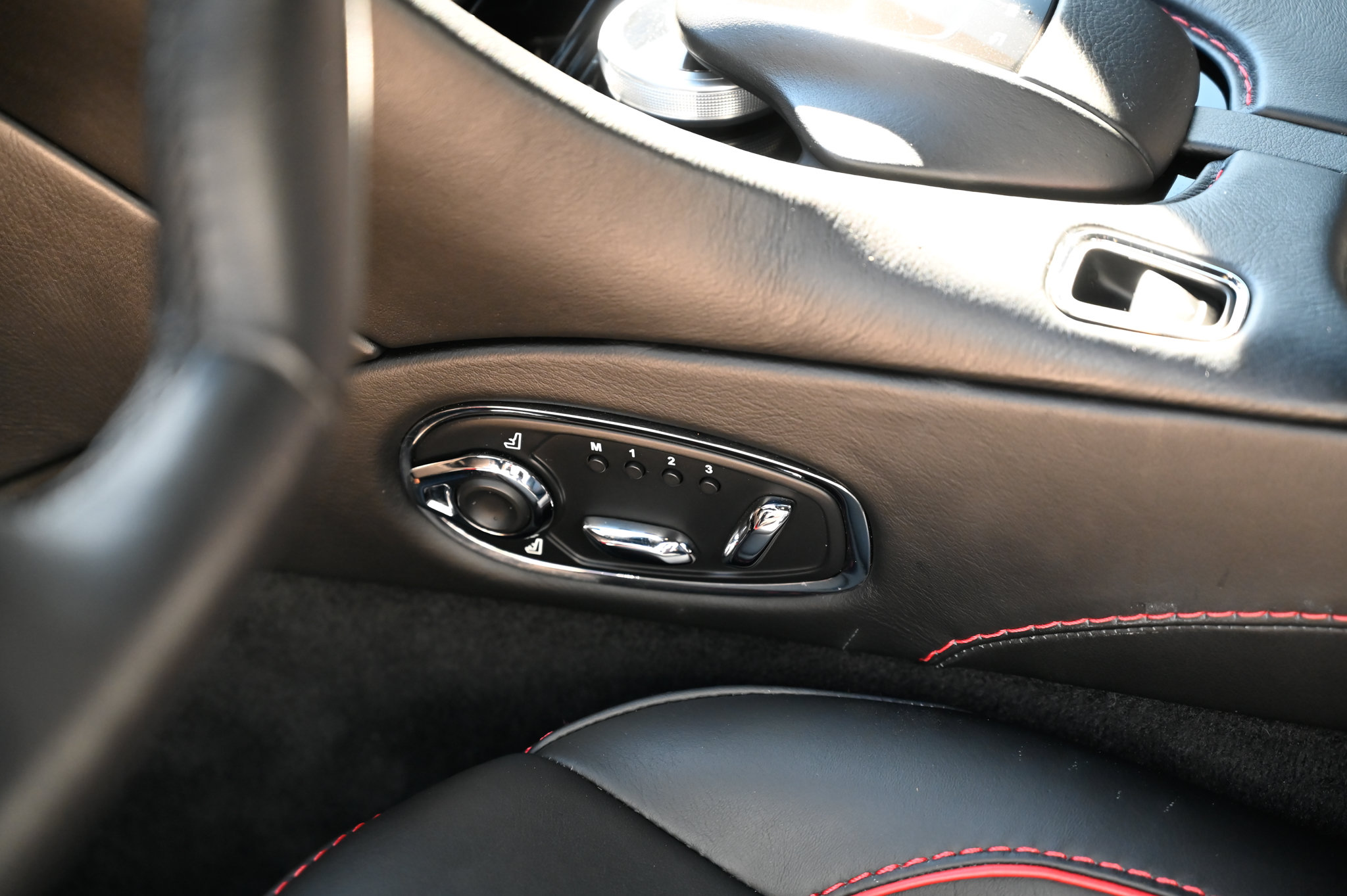 Used 2020 Aston Martin DBS Superleggera RWD image 19