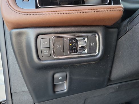 Used 2022 Lincoln Nautilus Reserve w/ Luxury Package image 30