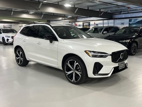 Certified 2024 Volvo XC60 B5 Ultimate w/ Protection Package Premier AWD/4WD image 2