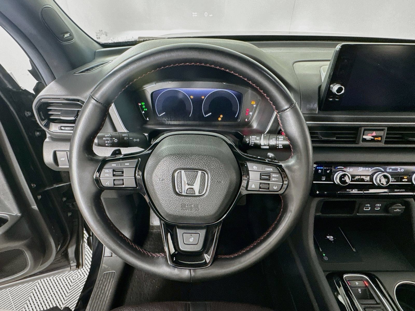 Used 2025 Honda Pilot Black Edition image 13