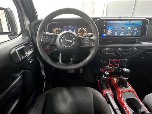 Used 2024 Jeep Wrangler Unlimited Rubicon w/ Convenience Group AWD/4WD image 15