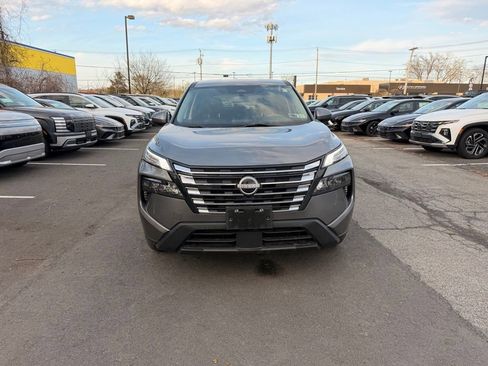 Used 2024 Nissan Rogue SV AWD/4WD image 9