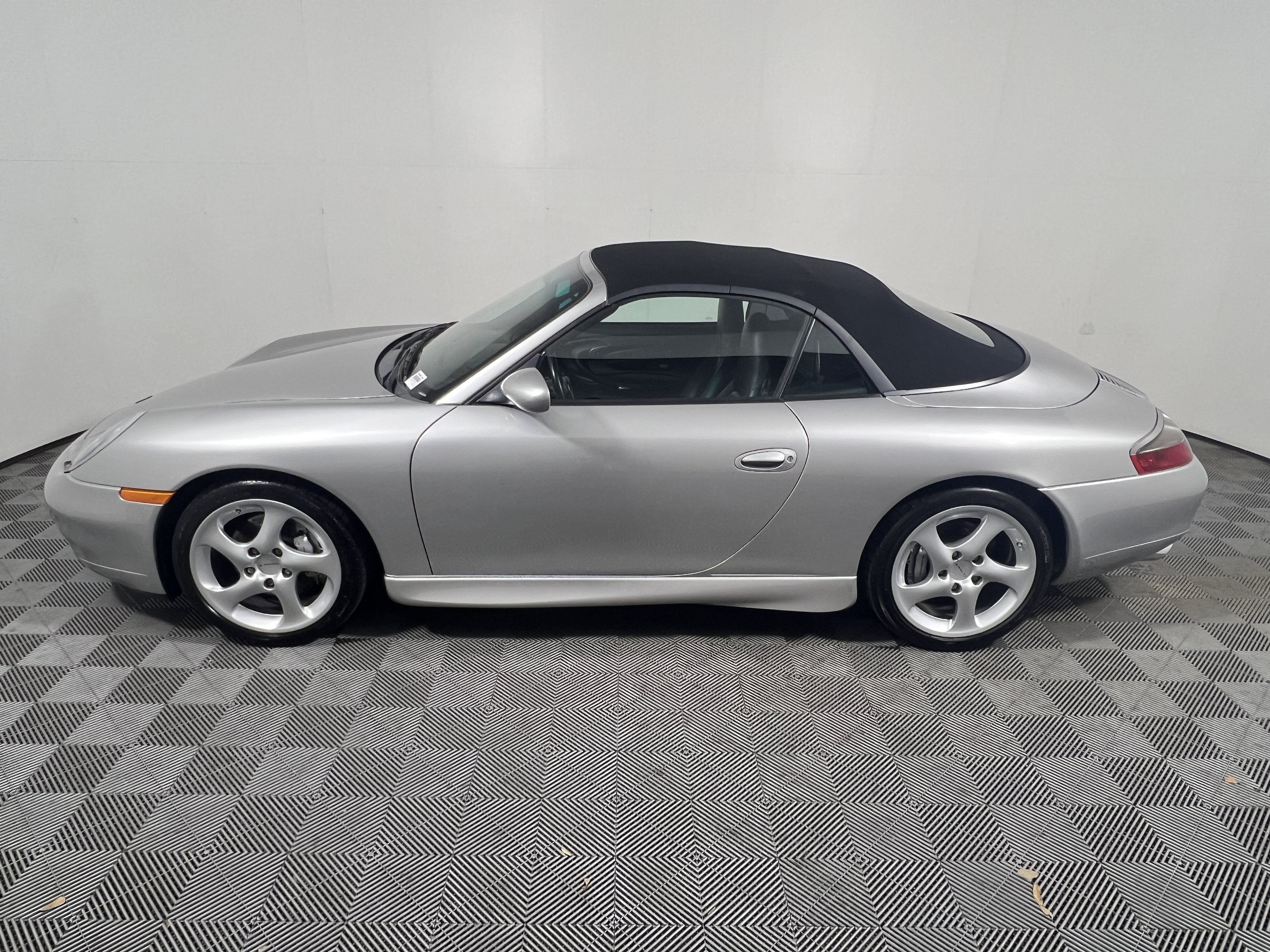Used 2001 Porsche 911 Cabriolet image 2