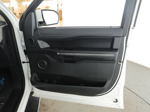 Used 2023 Ford Expedition Max XLT image 9